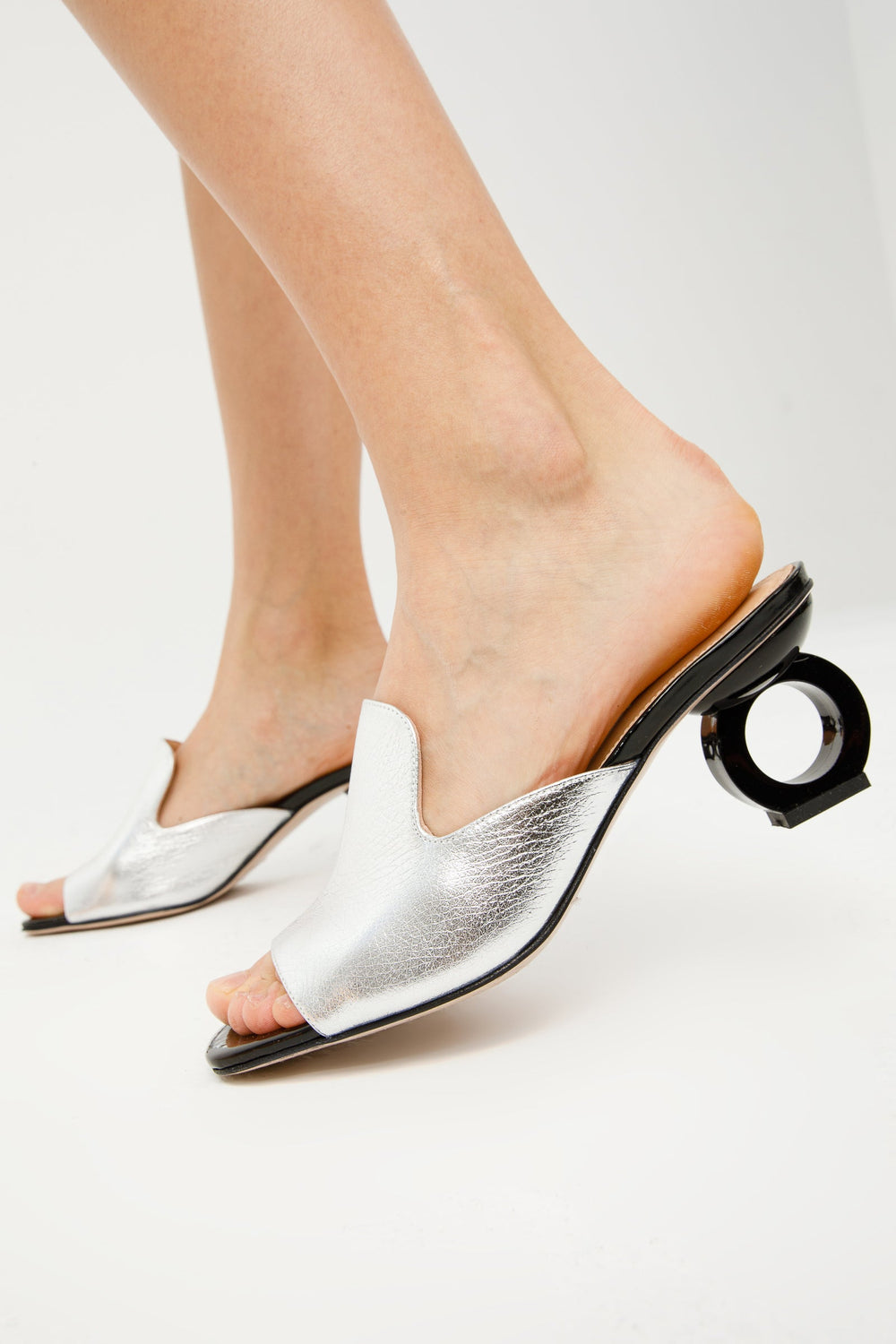 The Tory Silver Leather Sandal - Vinci Leather