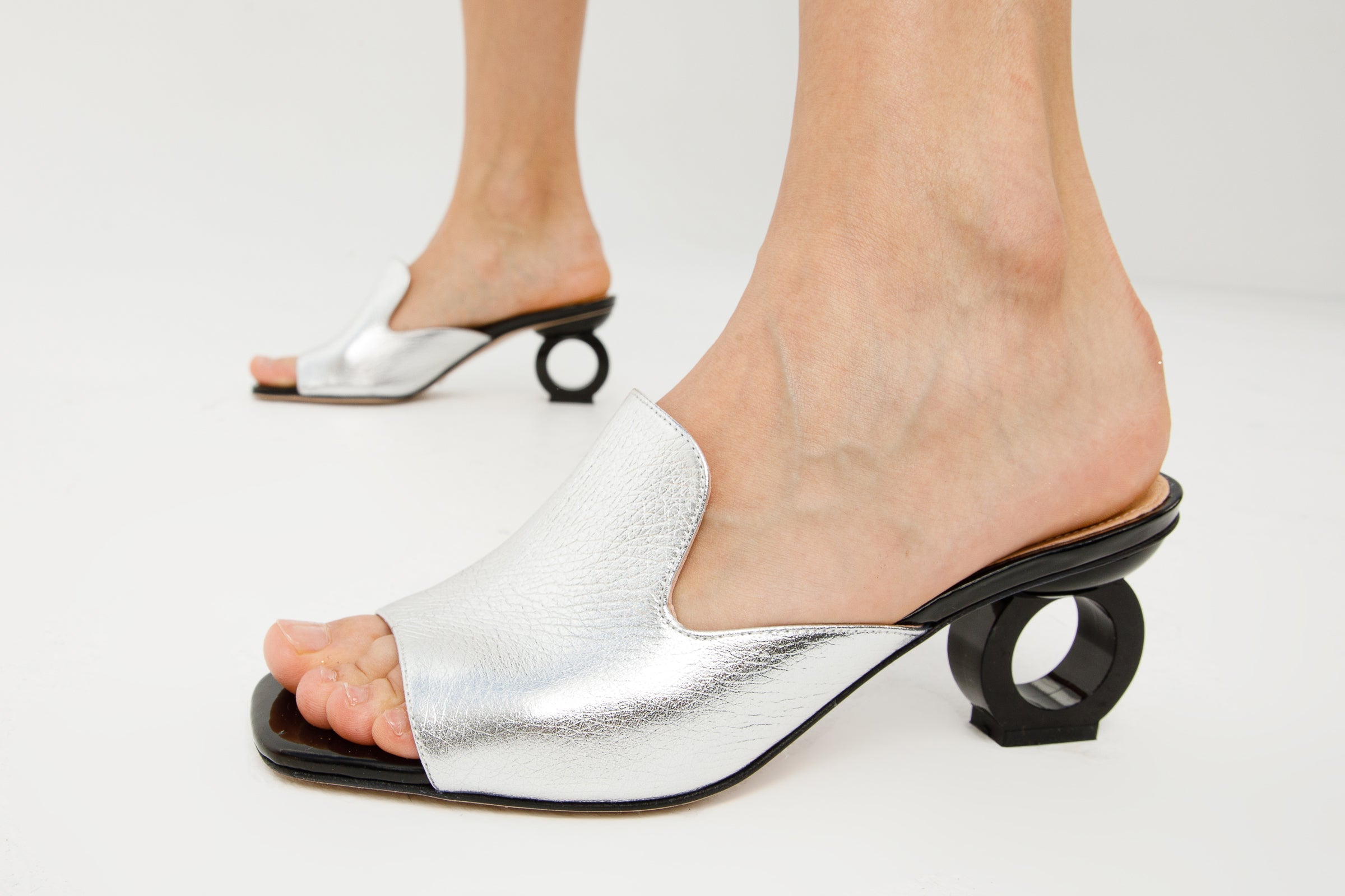 The Tory Silver Leather Sandal - Vinci Leather