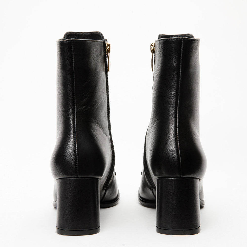 The Bukres Black Leather Block Heel Boot - Vinci Leather