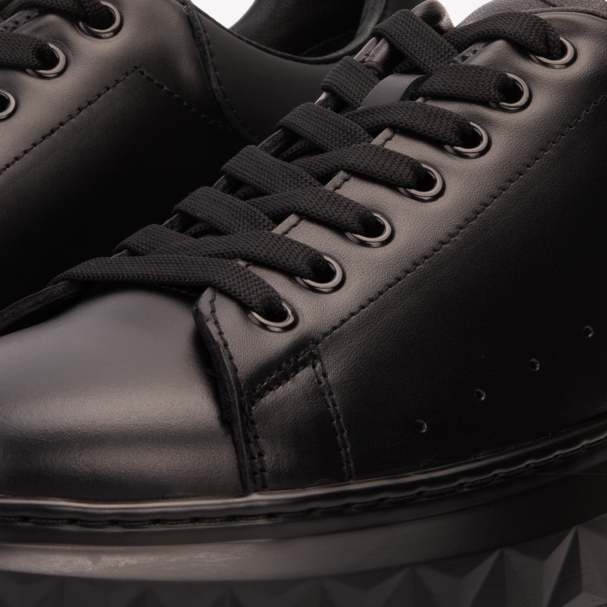 The Linq Black Leather Sneaker - Vinci Leather