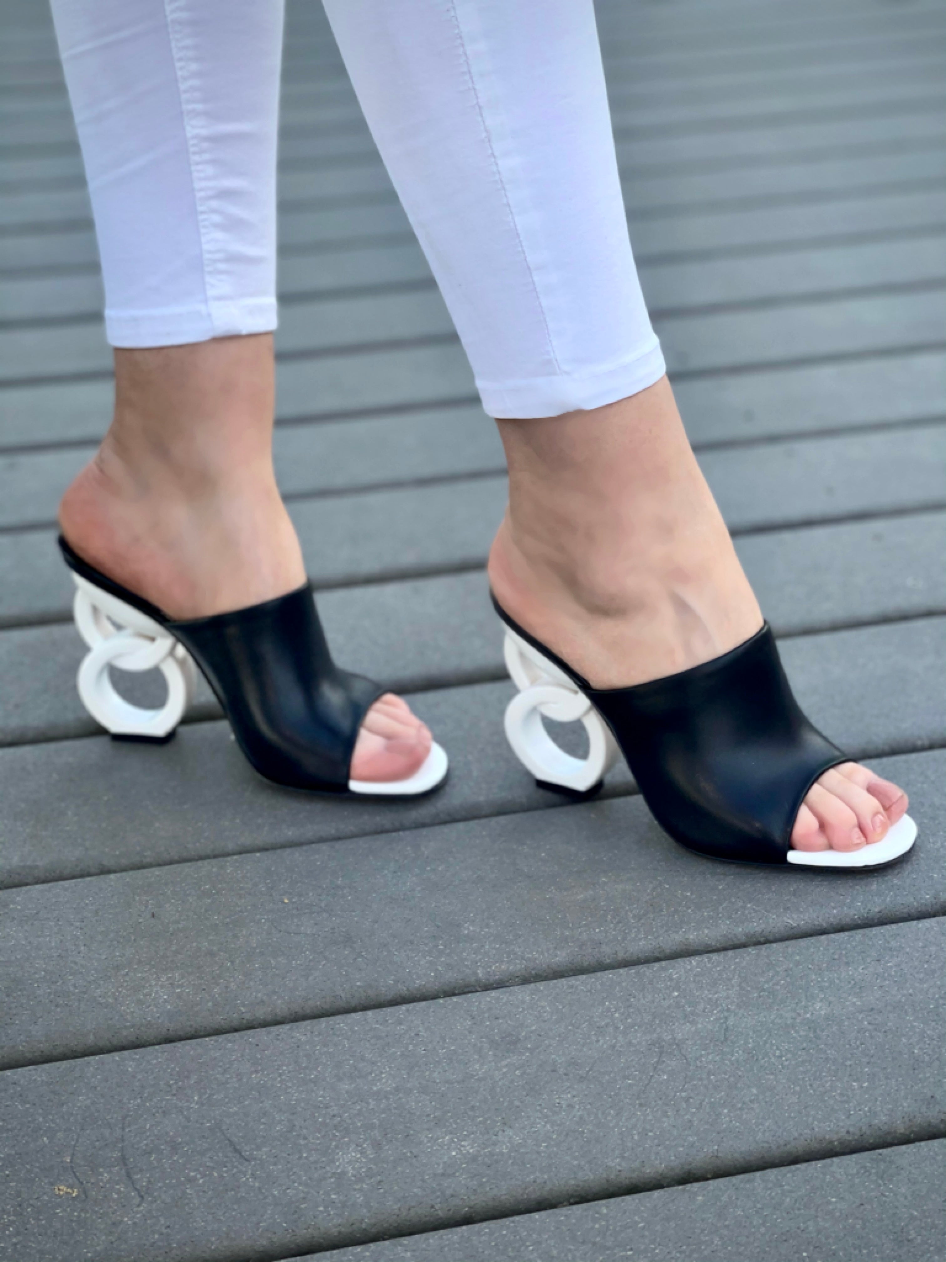 The Cymmer Black Leather Sandal - Vinci Leather